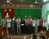 Huyện Bù Đăng tặng 117 phần quà cho nạn nhân Da Cam Dioxin.