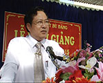 Bí thư huyện uỷ Trần Văn Chung dự lễ khai giảng năm học mới 2014 - 2015 tại trường PTTH Bù Đăng.
