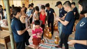 Bù Đăng: 160 phần quà đến với trẻ em mồ côi, người gia neo đơn, hộ nghèo, cận nghèo trên địa bàn xã Bom Bo.
