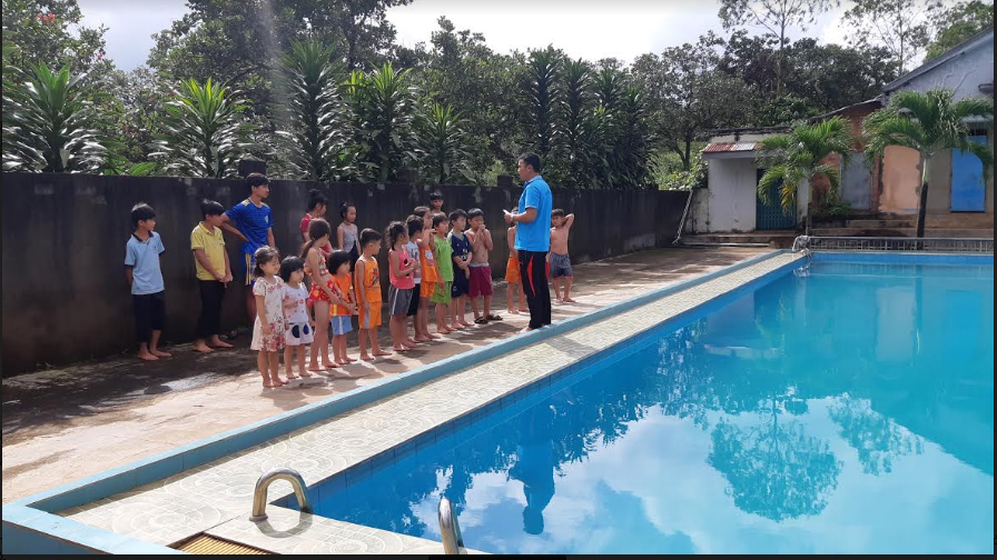 Xã Bom Bo tổ chức học bơi miễn phí cho thiếu nhi hè 2018.