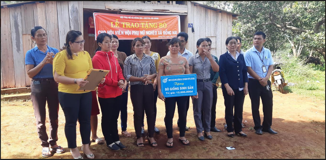 Viettel Bù Đăng chung tay với Hội liên hiệp hụ nữ xã Đồng Nai trao sinh kế cho hộ nghèo xã Đồng Nai.