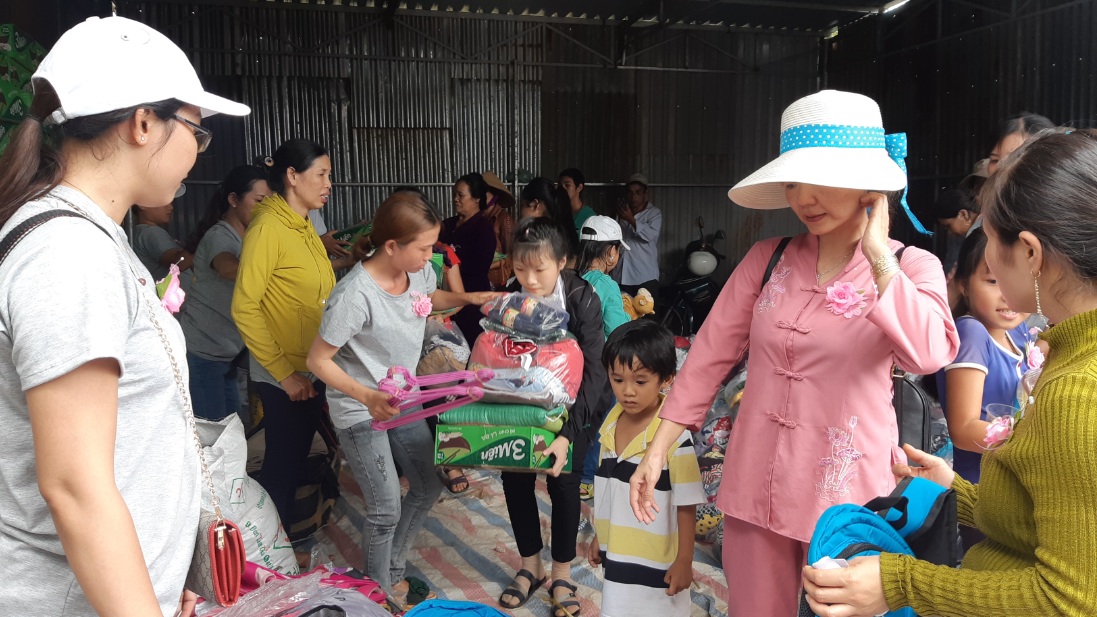150 phần quà đến với hộ khuyết tật, trẻ mồ côi và hộ nghèo tại xã Bom Bo.