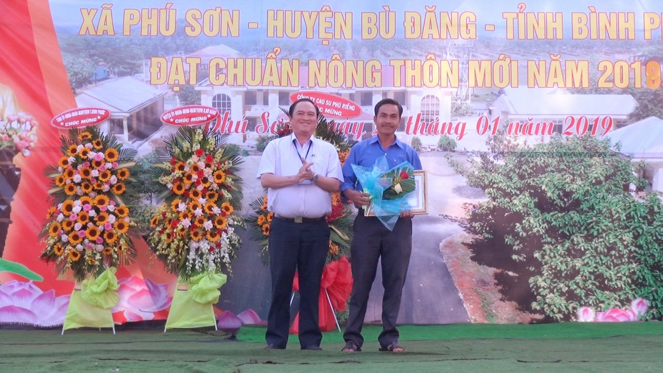 Xã Phú Sơn tổ chức lễ công bố và đón nhận bằng công nhận xã đạt chuẩn nông thôn mới.