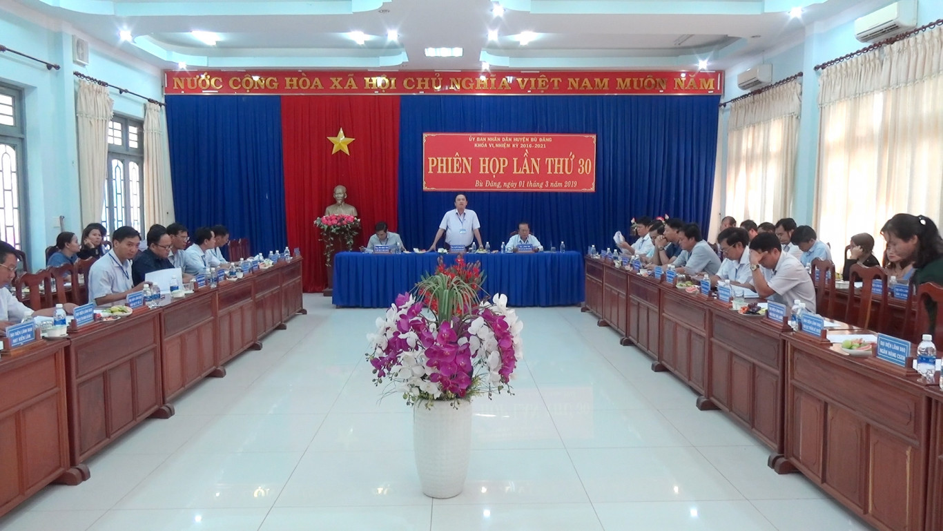 UBND huyện Bù Đăng đối thoại với các hộ dân bị ảnh hưởng trong dự án công trình giao thông từ ngã ba vườn chuối vào trảng Bù Lạch xã Đồng Nai.