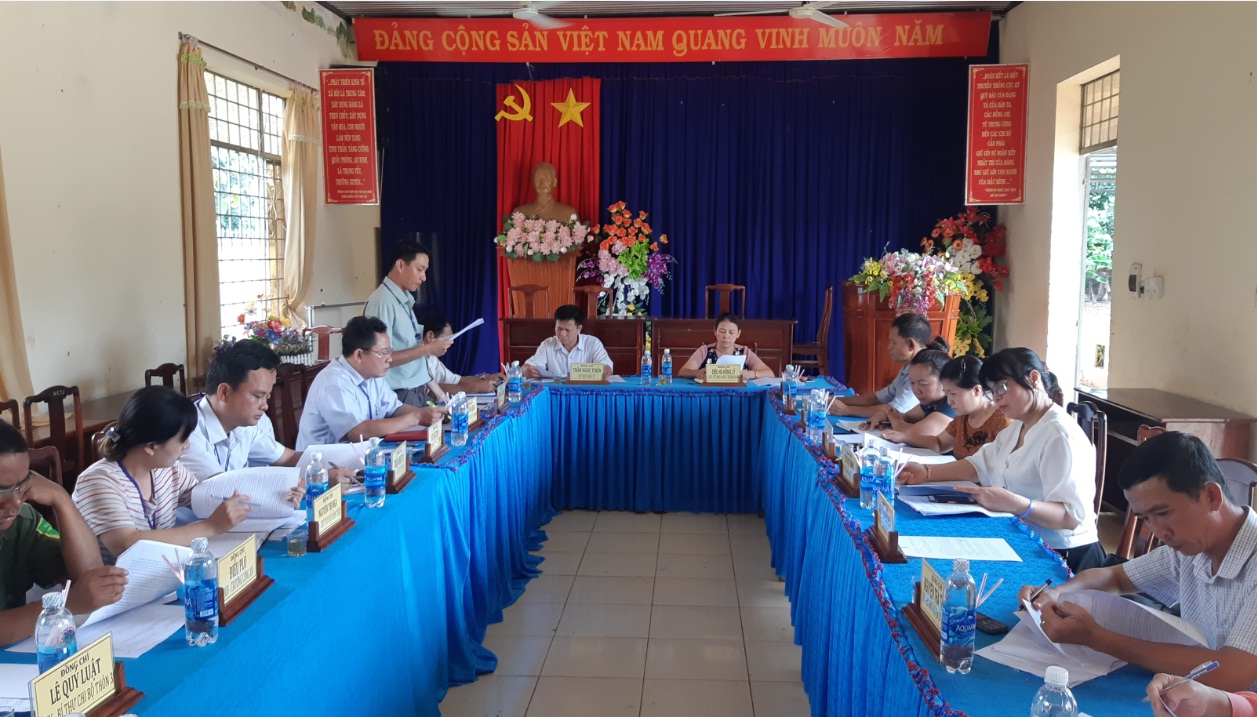 Bù Đăng: Đoàn kiểm tra Huyện ủy giám sát chuyên đề xóa đói giảm nghèo, giải quyết việc làm tại xã Bình Minh.