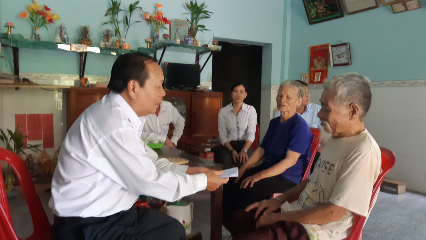 Bù Đăng: Đoàn công tác của huyện đến thăm các gia đình chính sách nhân ngày thương binh liệt sỹ 27/7 tại xã Đăng Hà.