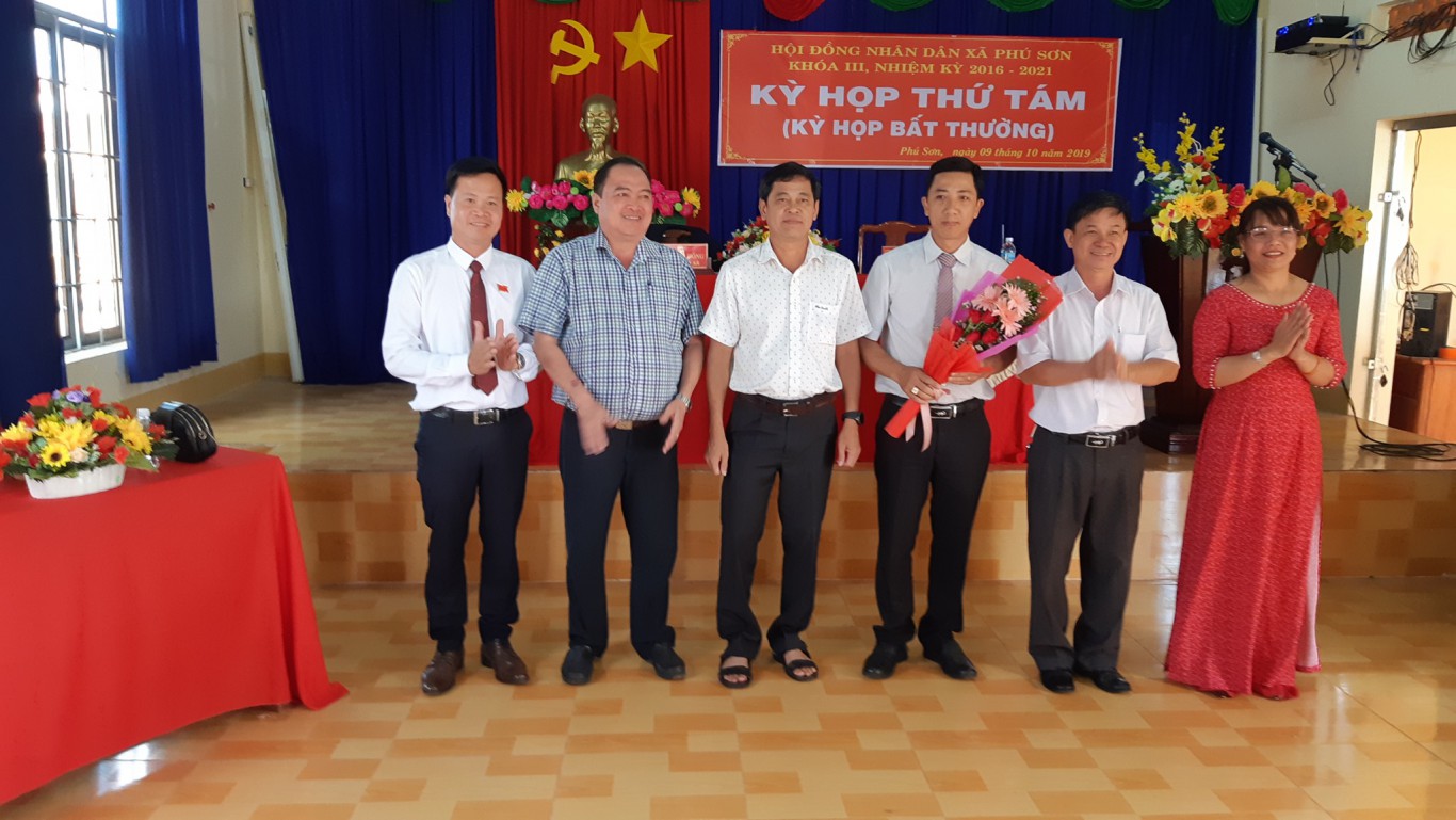 Xã Phú Sơn tổ chức kỳ họp thứ Tám (Kỳ họp bất thường) HĐND xã nhiệm kỳ 2016 – 2021.