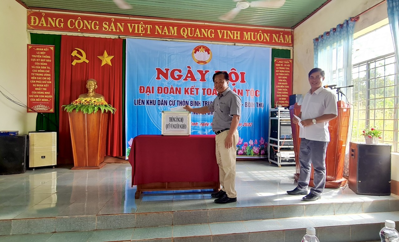 UVTV, Trưởng Ban Dân vận huyện ủy, Chủ tịch UBMTTQVN  huyện Bù Đăng - Lê Thanh Hải ủng hộ Quỹ vì người nghèo xã Nghĩa Bình