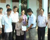 Hội nông dân xã Bom Bo tổ chức lễ trao nhà tình thương cho hội viên nghèo. 