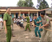 UBND thị trấn Đức Phong tổ chức ngày hội toàn dân bảo vệ an ninh tổ quốc.