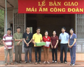 Trong 5 năm, liên đoàn lao động huyện Bù Đăng tặng 33 mái ấm cho công đoàn viên khó khăn. 