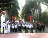 Huyện Bù Đăng tổ chức lễ viêng nghĩa trang liệt sỹ và thắp nến tri ân.