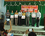 Phòng Giáo dục & Đào tạo Quận 7 – TP.HCM tặng quà cho học sinh khó khăn huyện Bù Đăng.