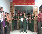 Hội cựu chiến binh huyện Bù Đăng trao tặng nhà nghĩa tình đồng đội cho hội viên khó khăn xã Thống Nhất.