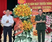 Phó Bí thư Huyện ủy, chủ tịch UBND huyện Vũ Văn Mười dự lễ kỷ niệm 25 năm thành lập Trung đoàn 719