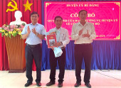 Huyện ủy công bố Quyết định về công tác cán bộ xã Bình Minh