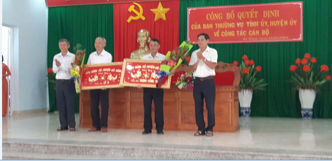 Huyện ủy Bù Đăng công bố quyết định của Ban Thường vụ Tỉnh ủy Bình Phước về công tác cán bộ.