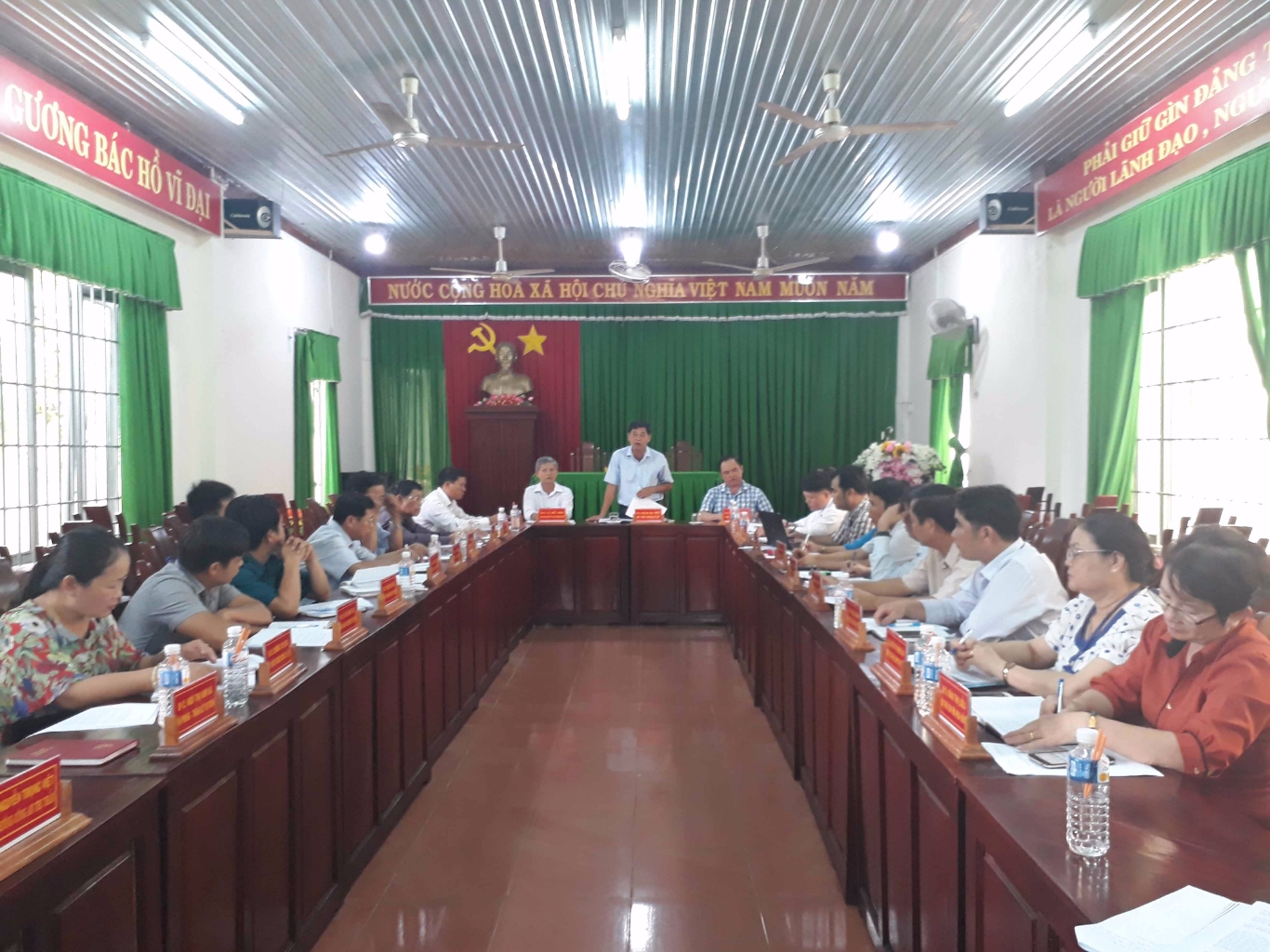 Tỉnh ủy viên  Bí thư huyện ủy Bù Đăng Huỳnh Hữu Thiết kết luận tại buổi làm việc