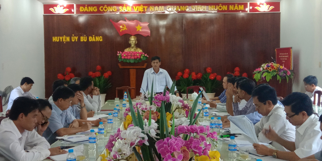 TUV,BT huyện uỷ Huỳnh Hữu Thiết kết luận buổi làm việc