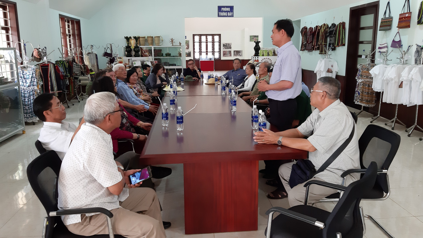 Đoàn biệt động thành Đà Nẵng thăm khu bảo tồn văn hóa dân tộc S'tiêng sóc Bom Bo.
