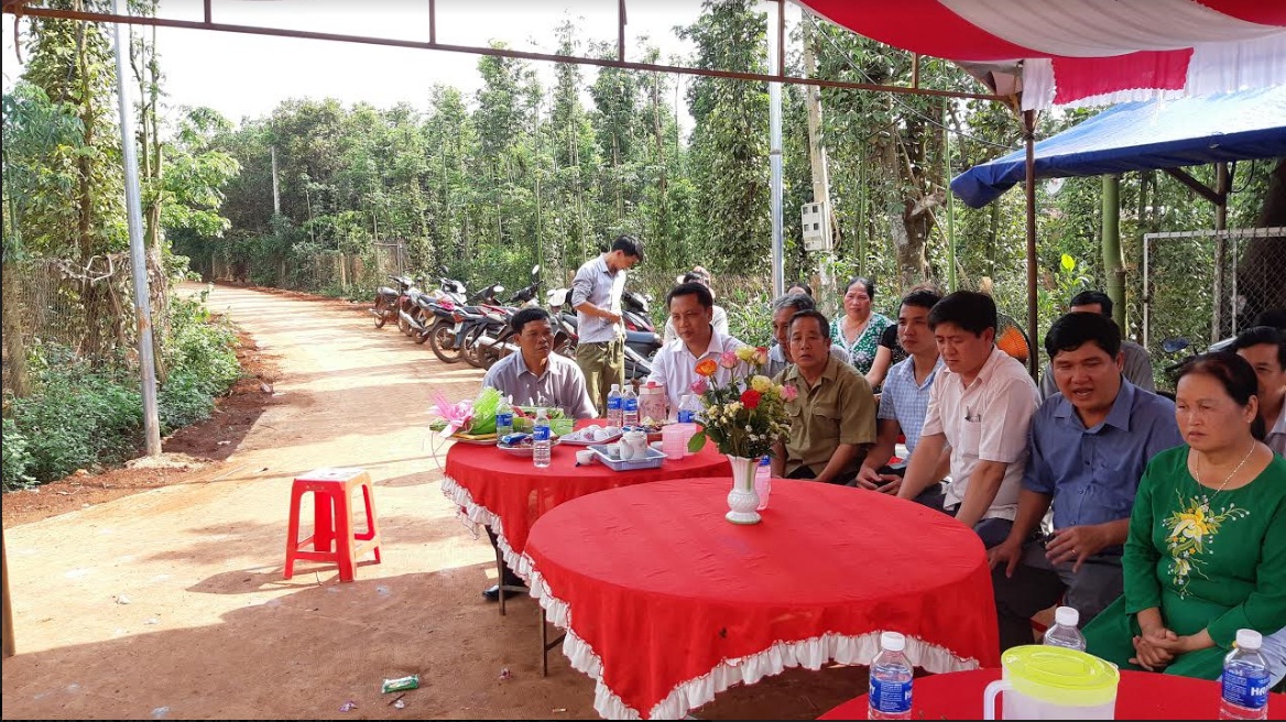 Bù Đăng: Nhân dân thôn Bình Minh, xã Nghĩa Bình đóng góp trên 750 triệu làm đường giao thông nông thôn.