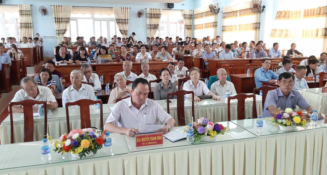 Bù Đăng: 200 cán bộ chủ chốt huyện Bù Đăng dự nghe thông tin thời sự định kỳ tháng 4 năm 2019.