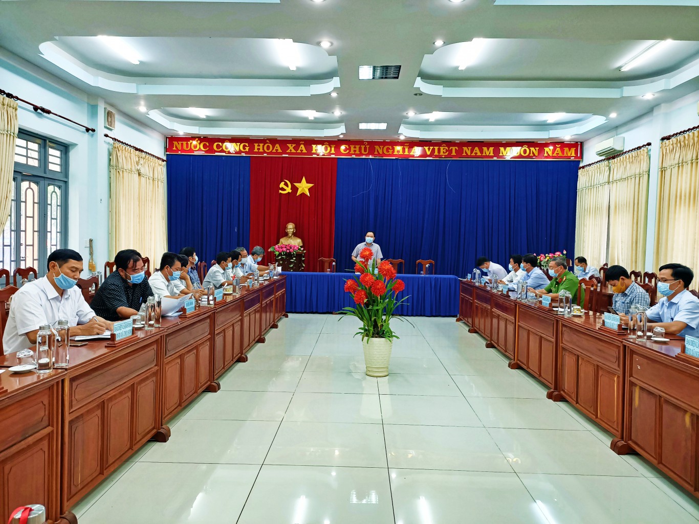 Chủ tịch UBND huyện Nguyễn Thanh Bình làm việc với cục quản lý đường bộ.