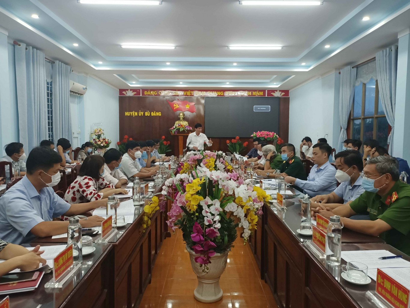 TUV  Bí thư huyện ủy Bù Đăng Vũ Lương đề nghị tiếp tục tiếp thu các ý kiến đóng góp bổ sung vào quy hoạch sử dụng đất đến năm 2030 trên cơ sở phát huy hết lợi thế