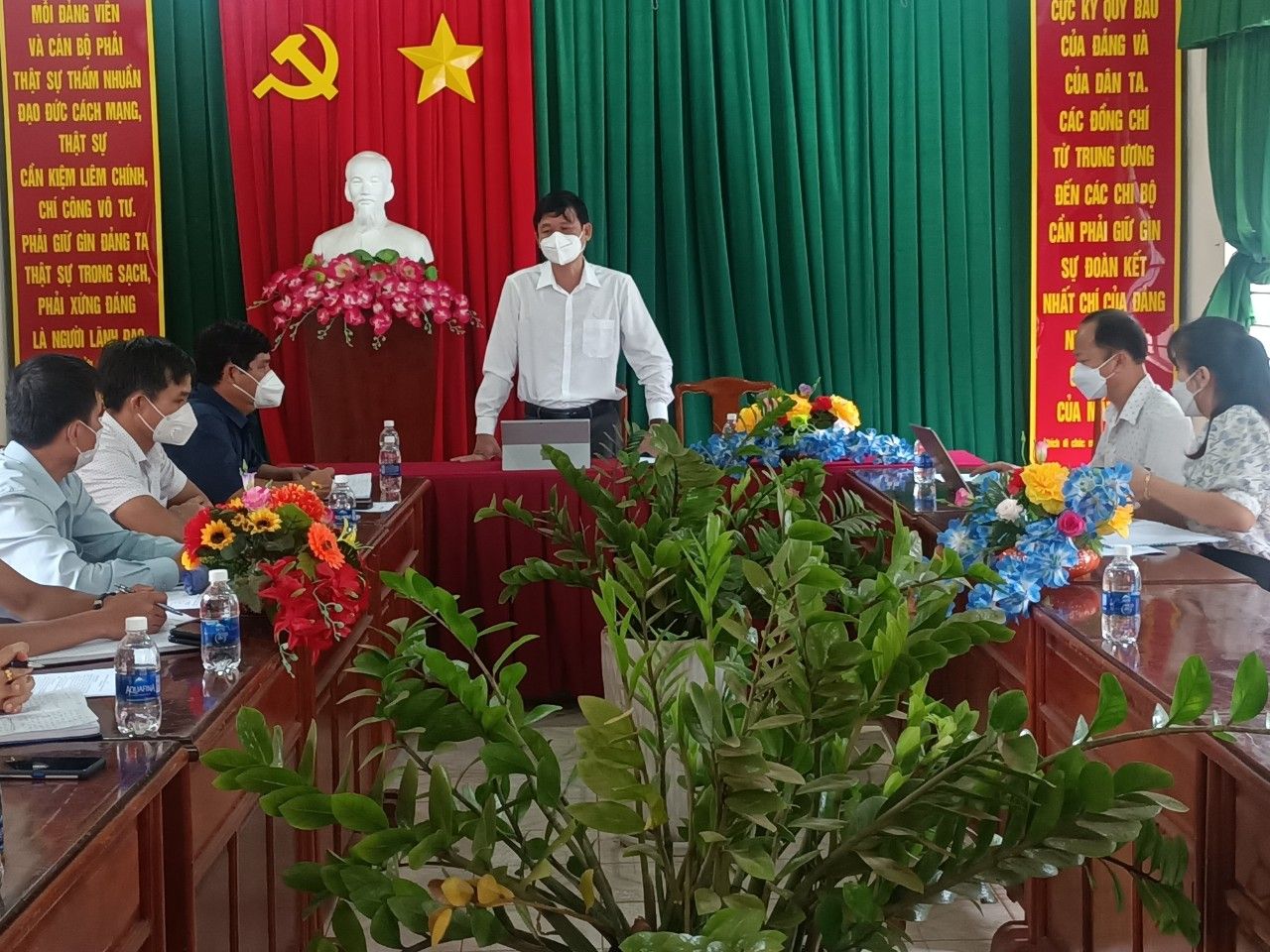 Bí thư huyện ủy Vũ Lương phát biểu kết luận tại buổi làm việc