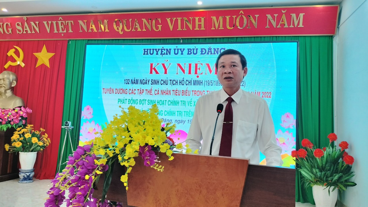 Đồng chí Vũ Lương - Bí thư huyện ủy Bù Đăng phát biểu tại tại buổi lễ.