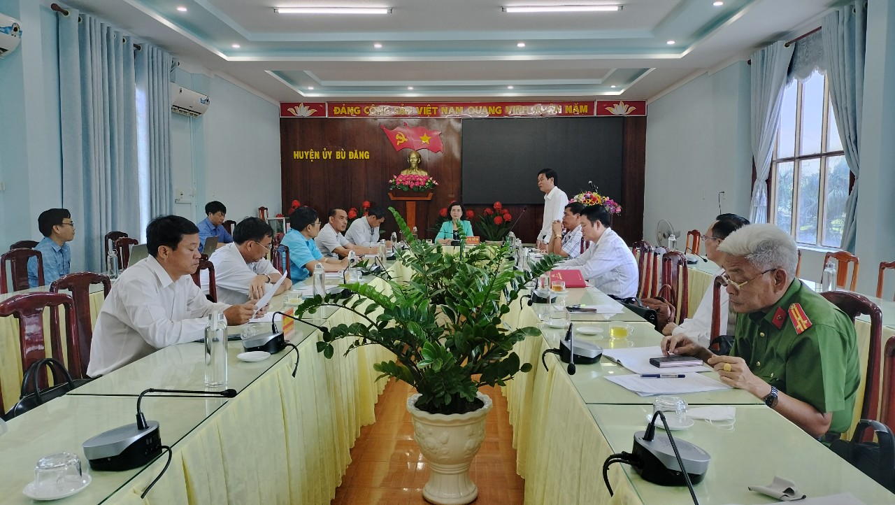 Phó Chủ tịch UBND Tỉnh Trần Tuyết Minh Làm Việc Với Huyện Ủy Bù Đăng.