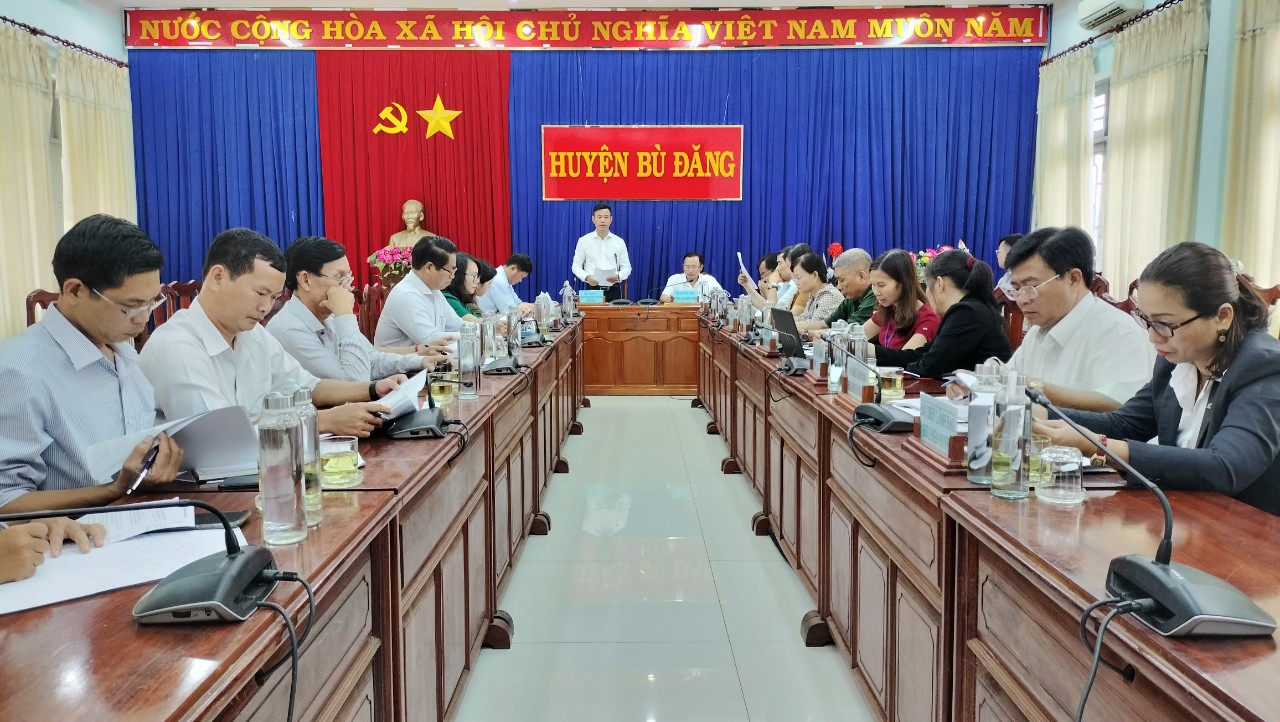 Ban Văn hóa - Xã hội HĐND tỉnh Bình Phước giám sát việc thực hiện chính sách, pháp luật đối với người có công và thân nhân người có công với cách mạng trên địa bàn huyện Bù Đăng.