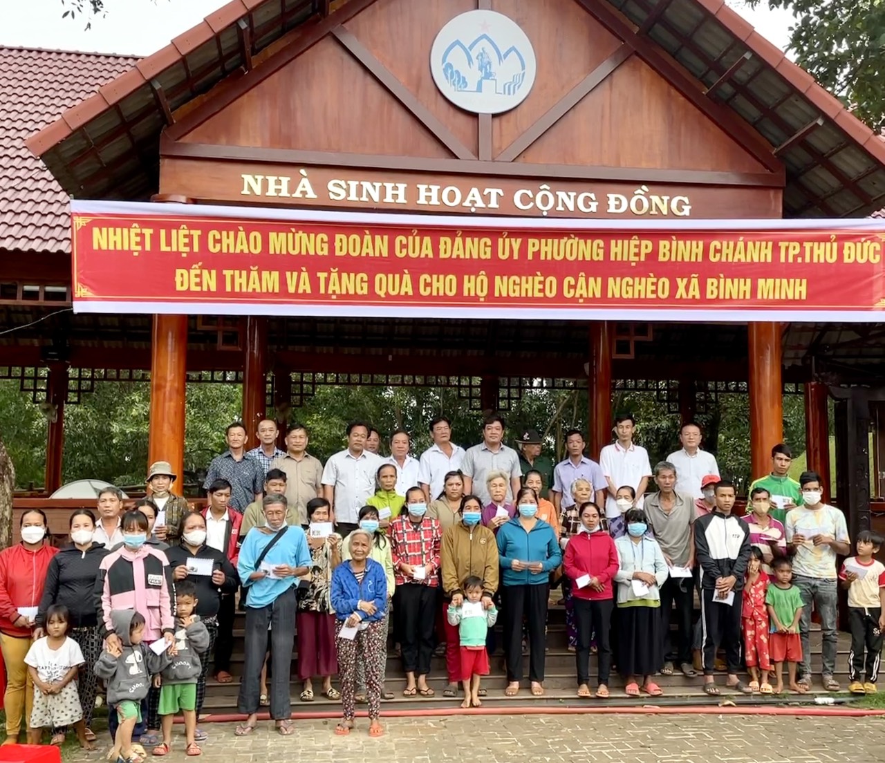 Bù Đăng: 60 phần quà hỗ trợ hộ nghèo Khu bảo tồn văn hoá dân tộc S’Tiêng Sóc Bom Bo, Xã Bình Minh mùa giáp hạt.