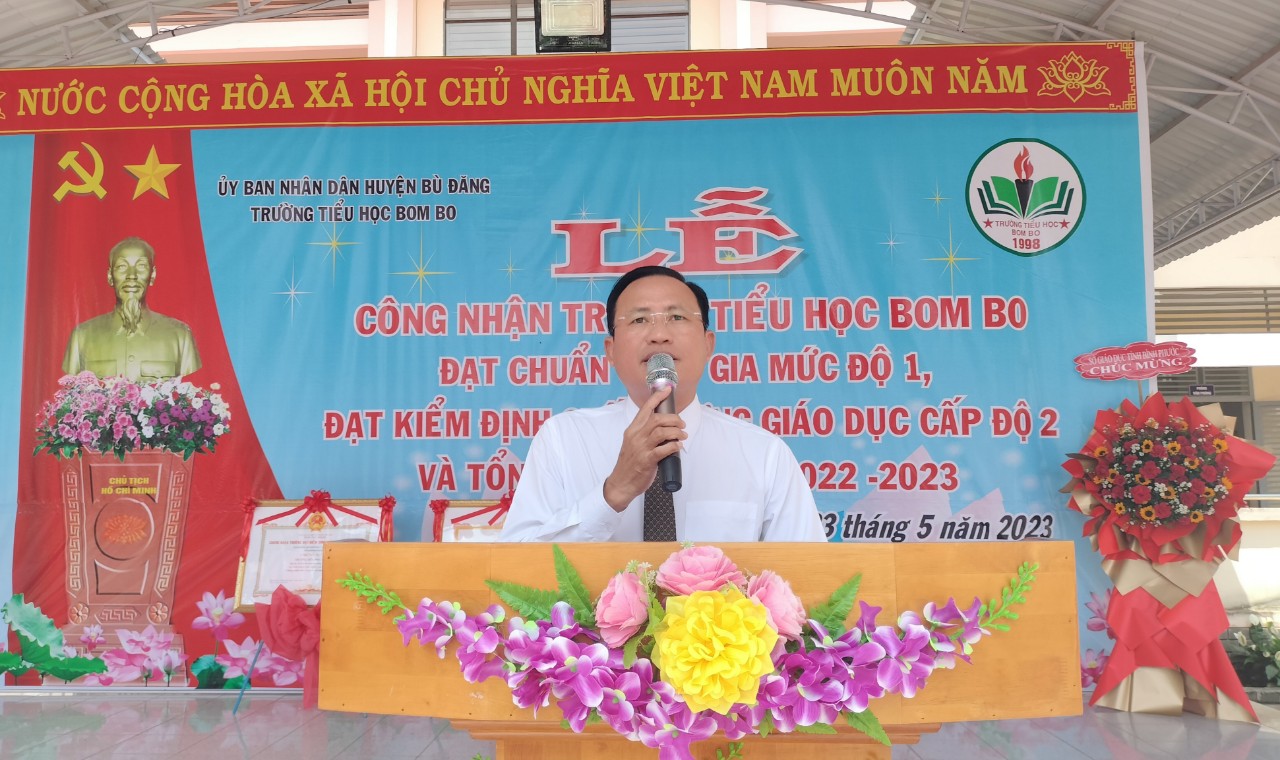 Trường Tiểu học Bom Bo huyện Bù Đăng đón nhận Bằng công nhận đạt chuẩn Quốc gia mức độ 1 và đạt kiểm định chất lượng giáo dục cấp độ 2