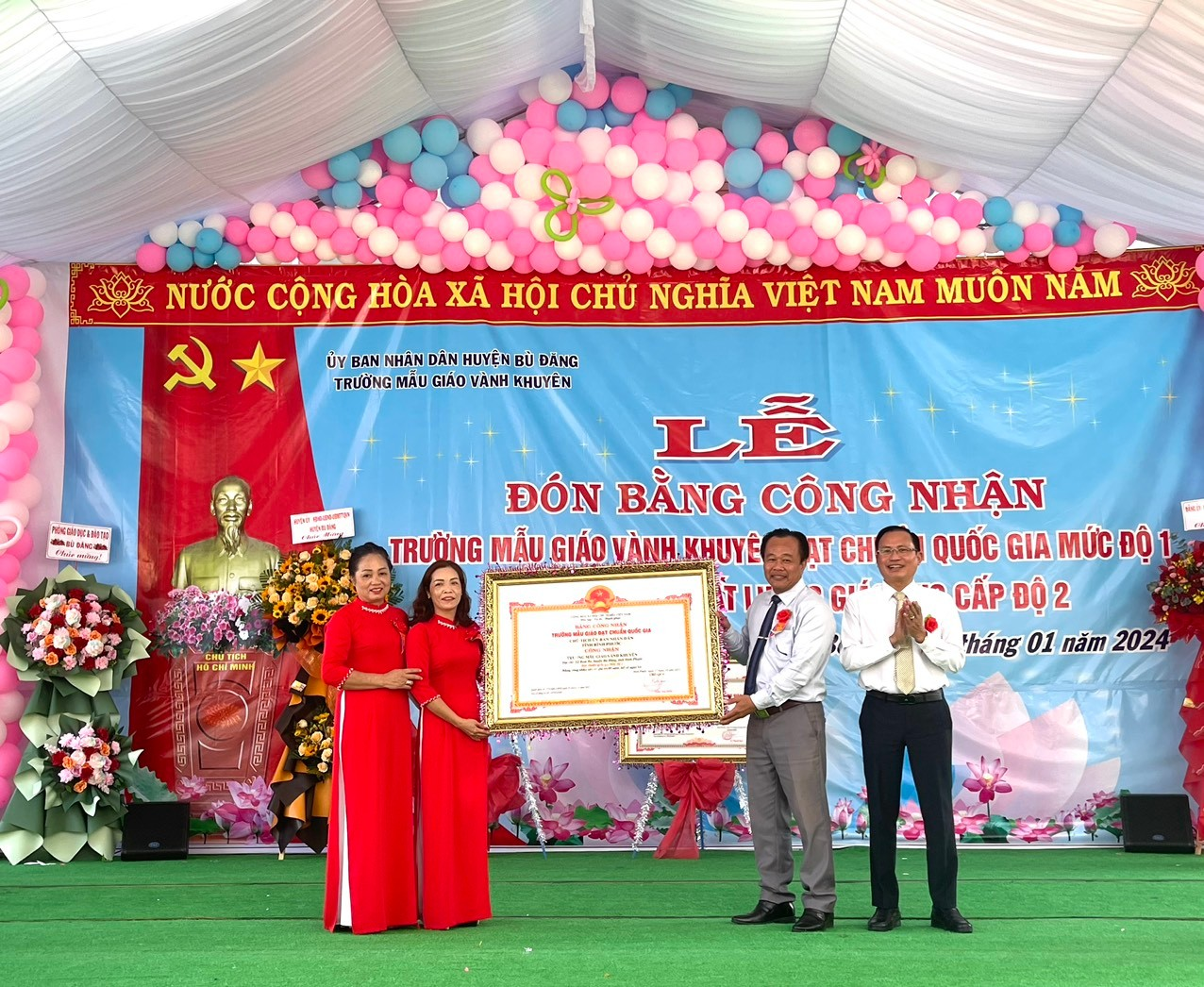 Xã Bom Bo: Trường Mẫu giáo Vành Khuyên đón Bằng công nhận trường đạt chuẩn quốc gia mức độ 1 và công nhận đạt kiểm định chất lượng giáo dục Cấp độ 2
