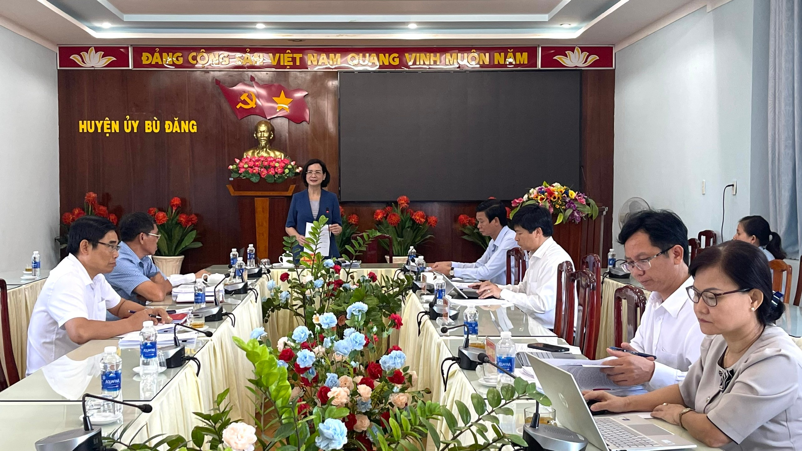 UVBTV, PCT.UBND tỉnh Trần Tuyết Minh làm việc với Thường trực huyện ủy Bù Đăng